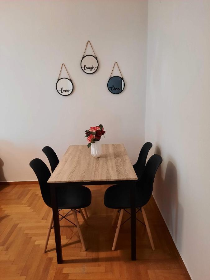 Cosy Apartment In The Heart Of The City كالاماتا المظهر الخارجي الصورة